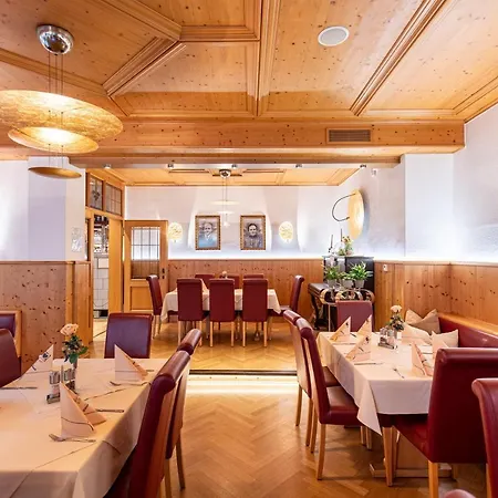 酒店 Hotel-gasthof Huettensteinach 松讷贝格